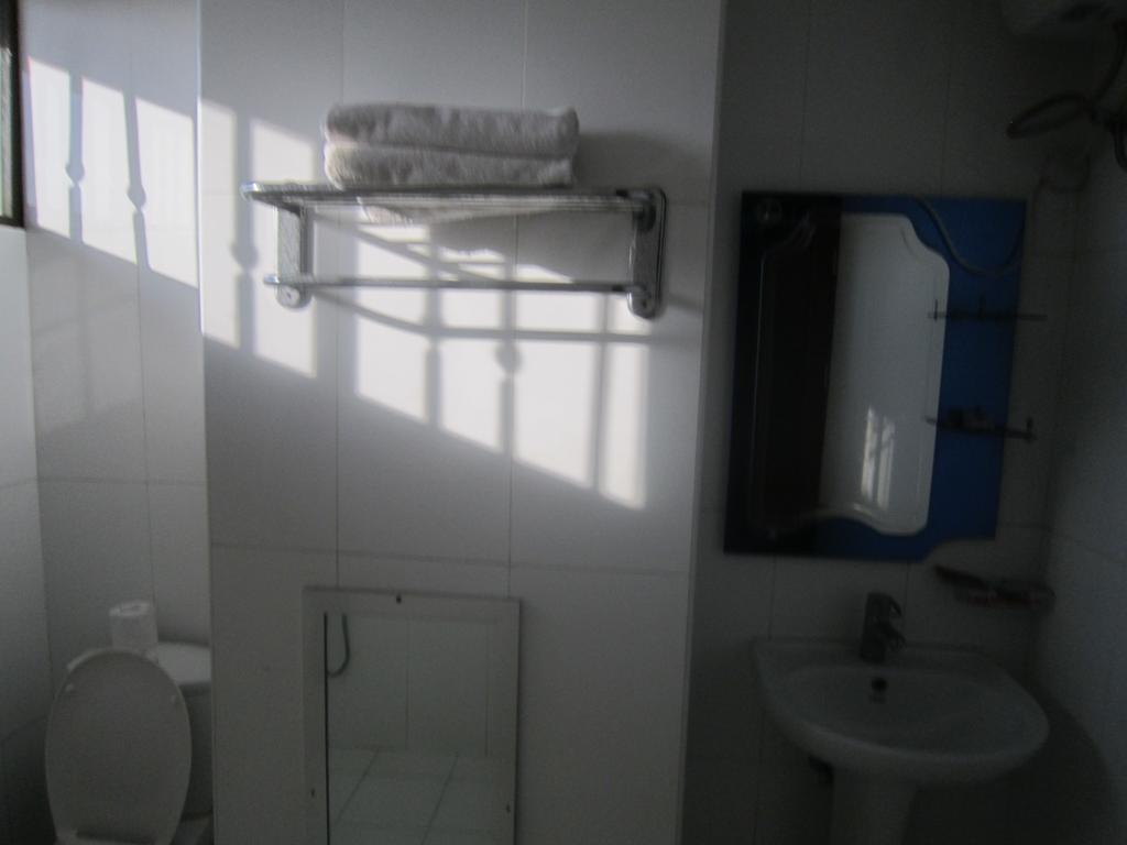 Donsuite Hotel Dar es Salaam Room photo