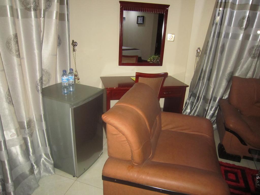 Donsuite Hotel Dar es Salaam Room photo