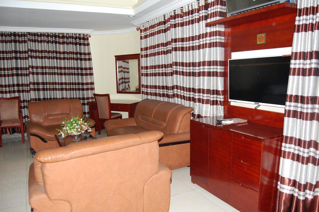 Donsuite Hotel Dar es Salaam Exterior photo
